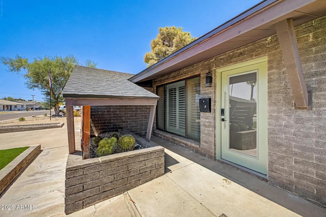 Real Estate Picture 5