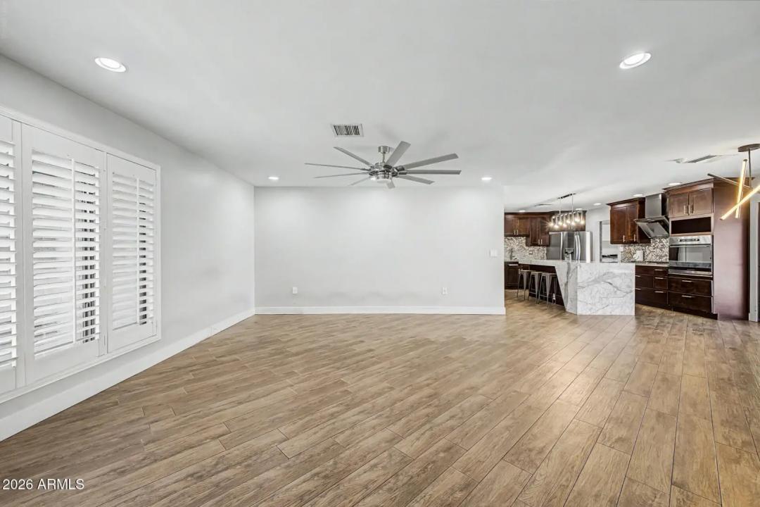 Real Estate Picture 7