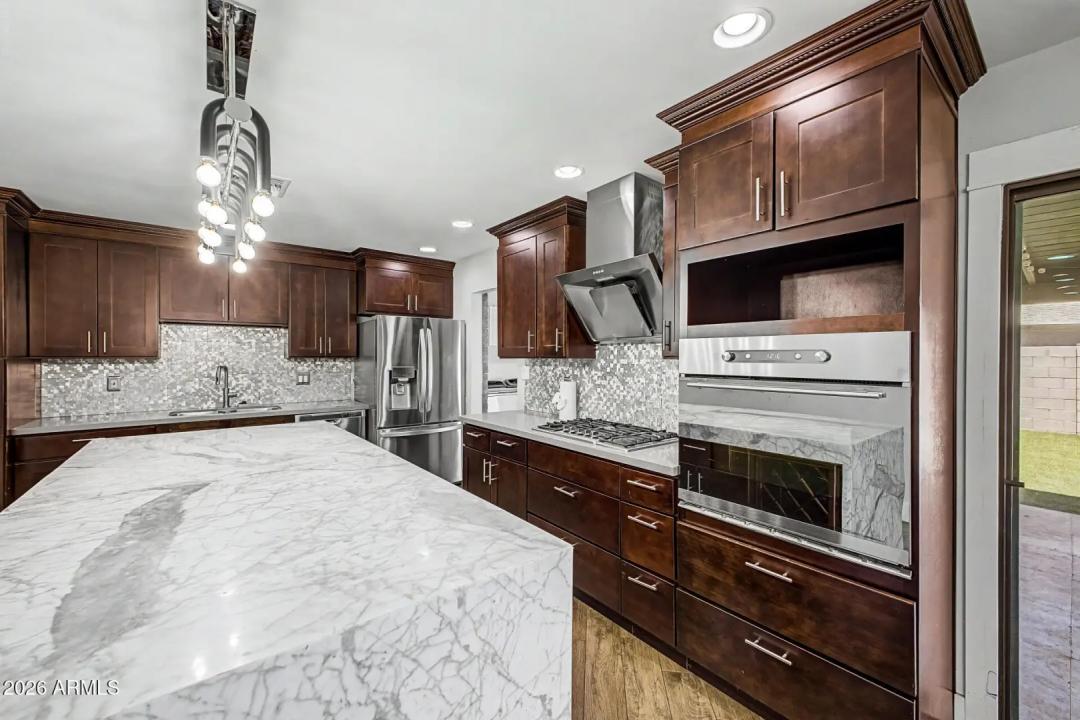 Real Estate Picture 11