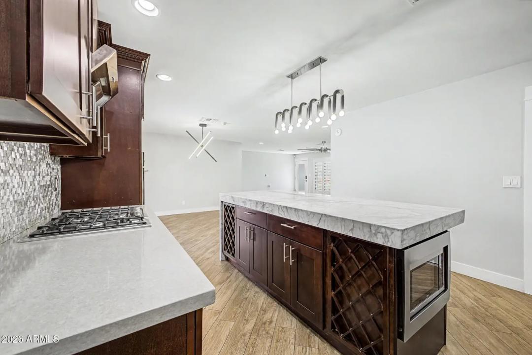 Real Estate Picture 12