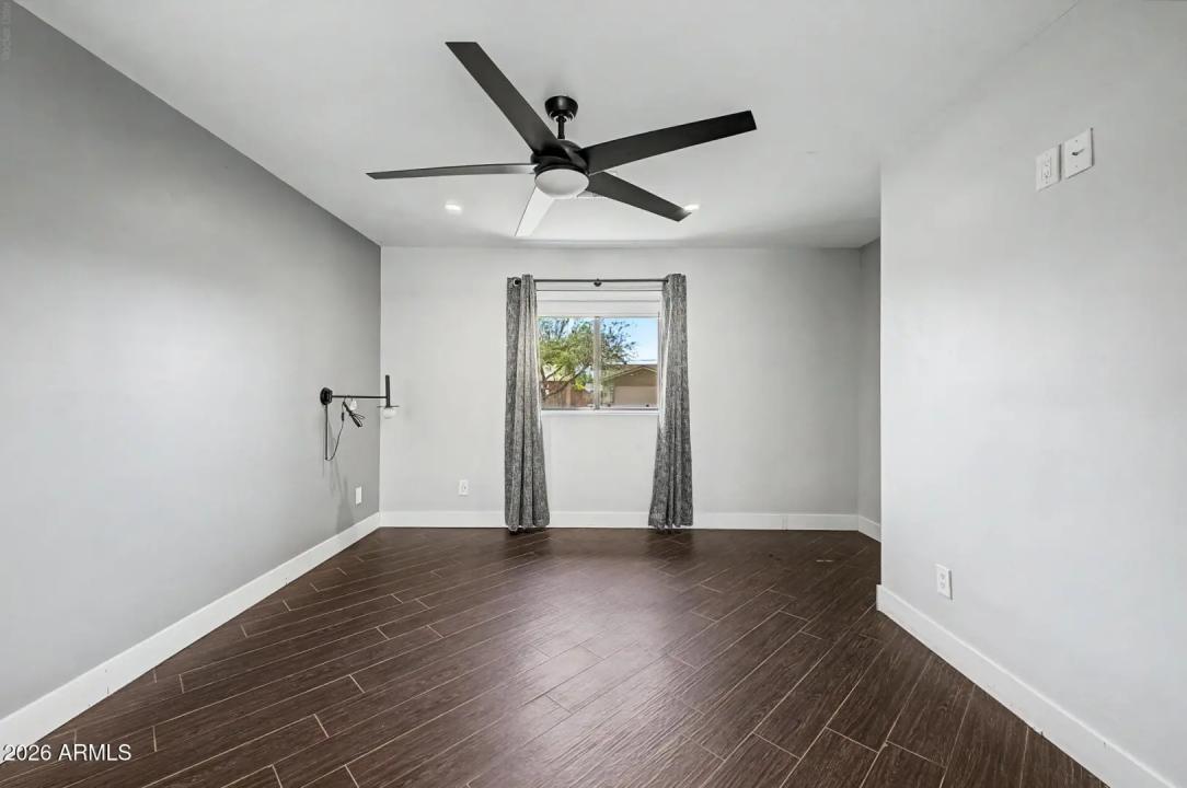 Real Estate Picture 14