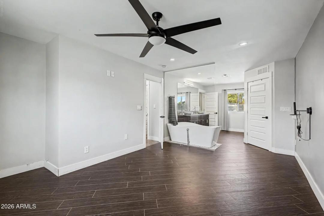 Real Estate Picture 16