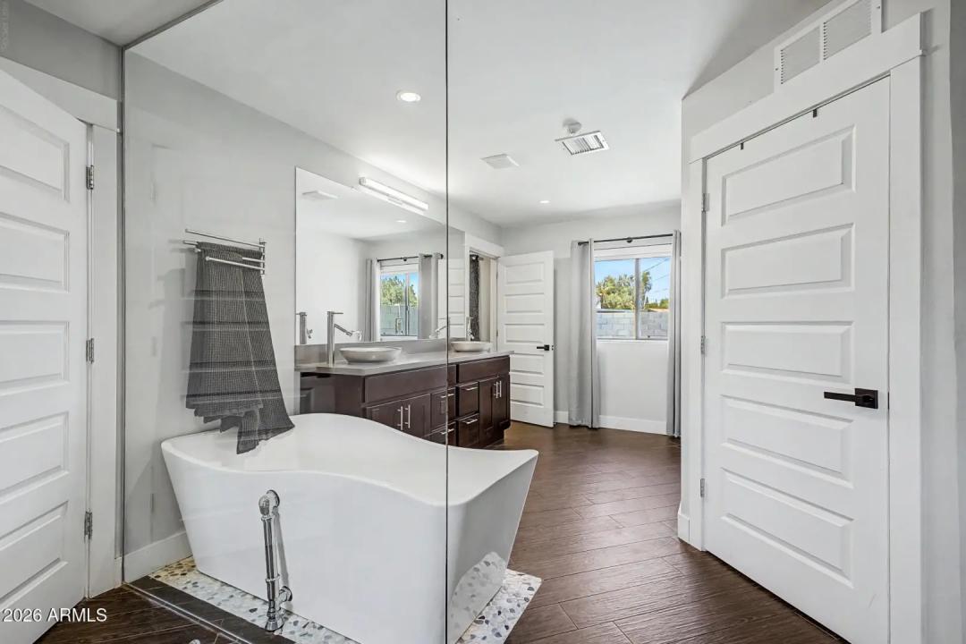 Real Estate Picture 17