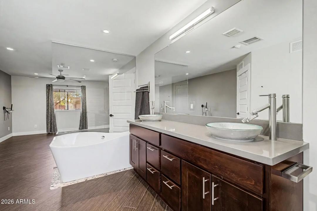Real Estate Picture 18