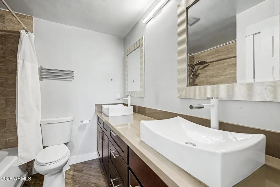 Real Estate Picture 24