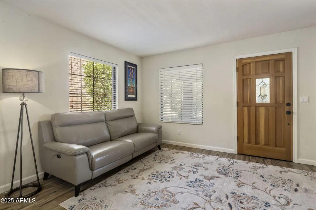 Real Estate Picture 5