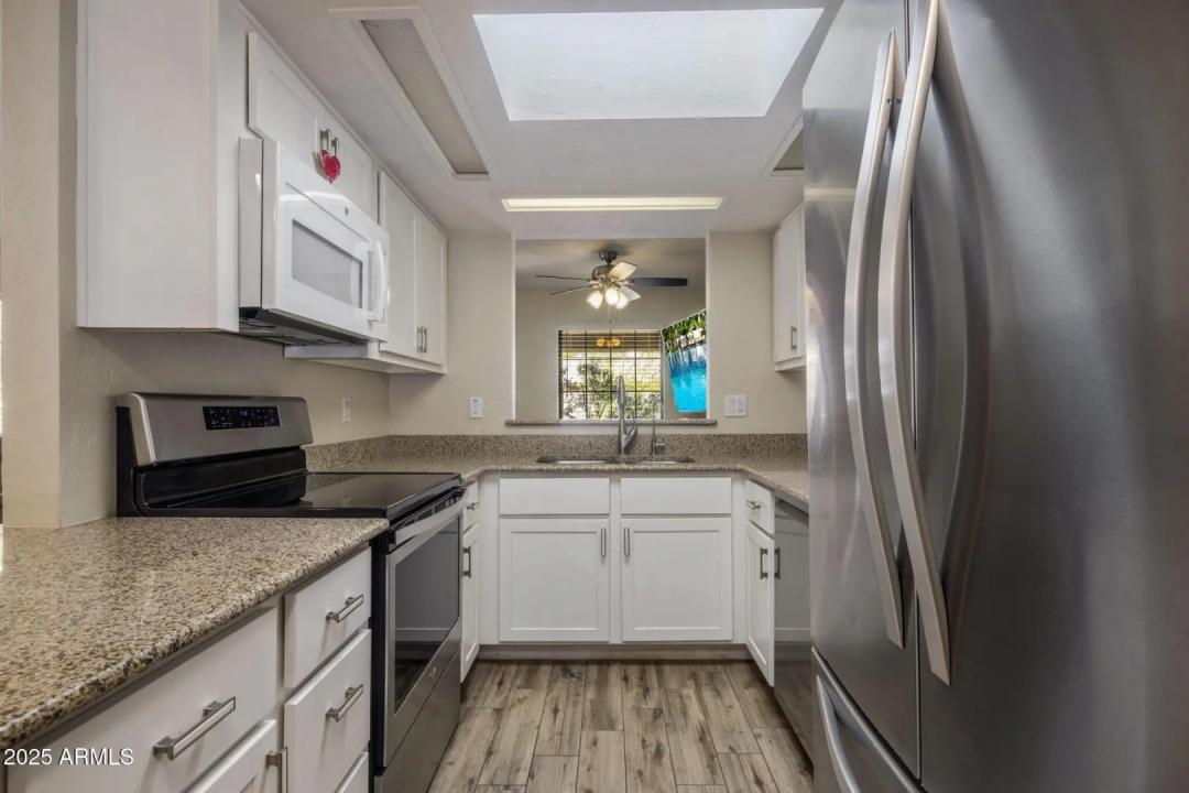 Real Estate Picture 12