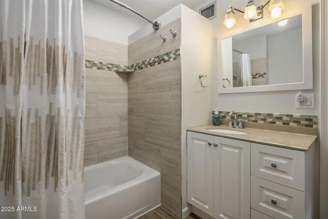 Real Estate Picture 19