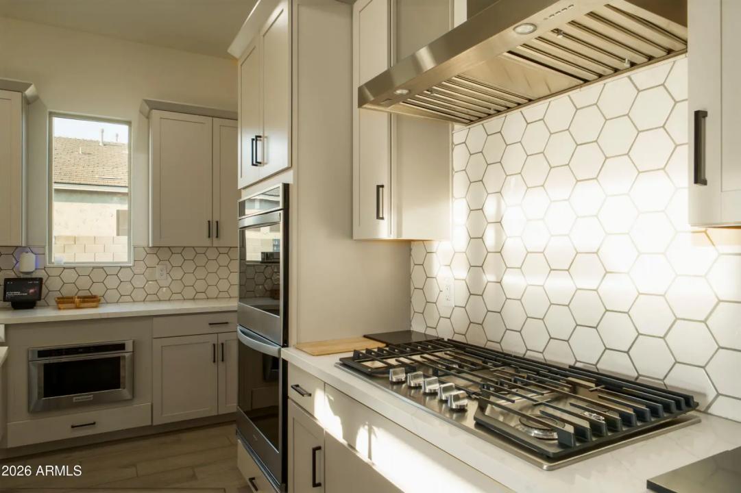 Real Estate Picture 7