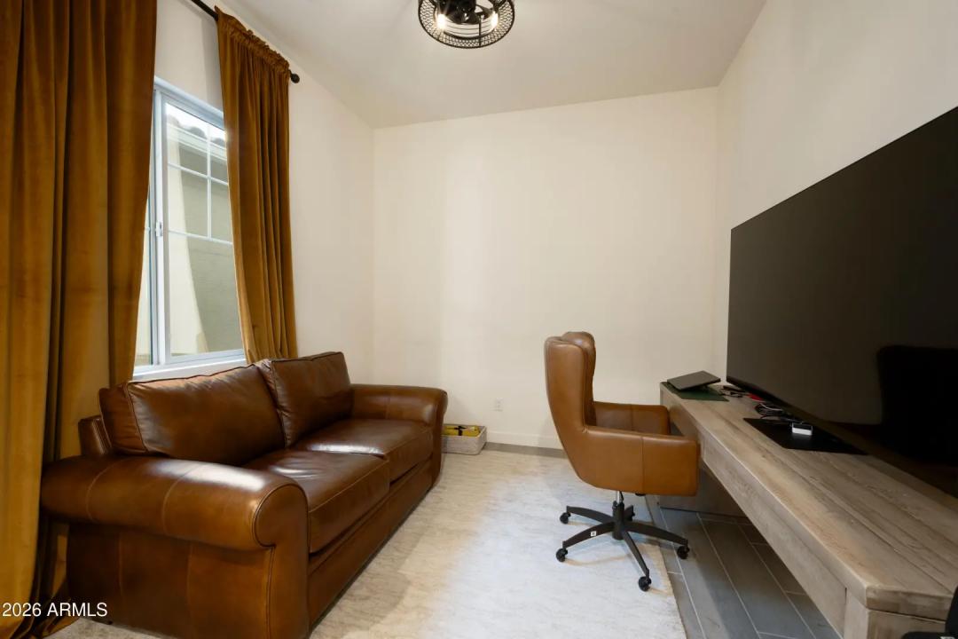 Real Estate Picture 14