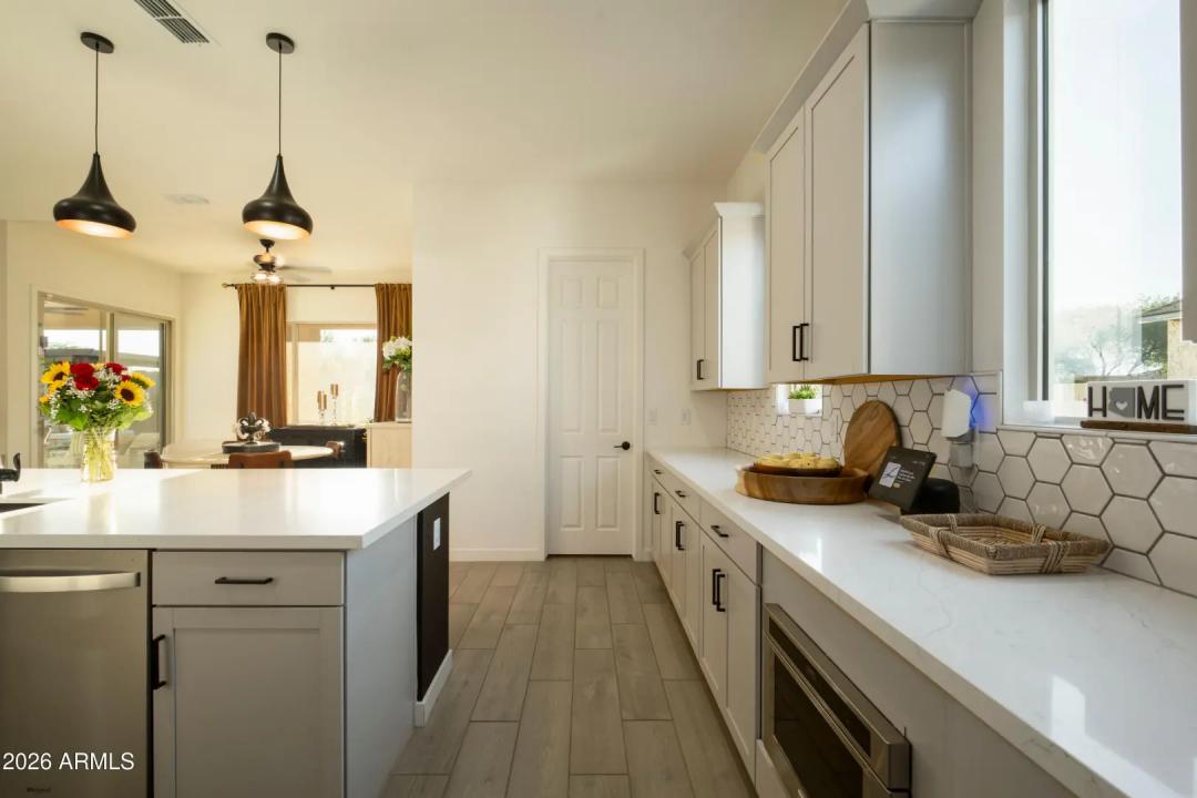 Real Estate Picture 8