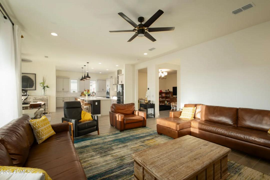 Real Estate Picture 11