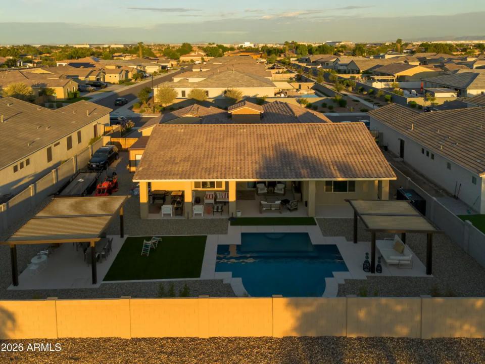 Real Estate Picture 3