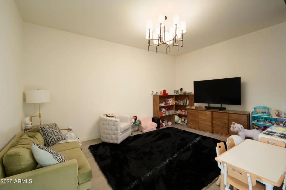 Real Estate Picture 15
