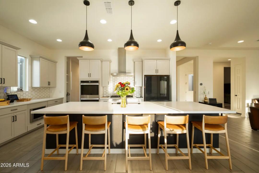 Real Estate Picture 4