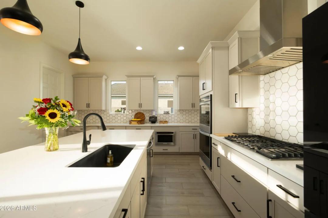 Real Estate Picture 6