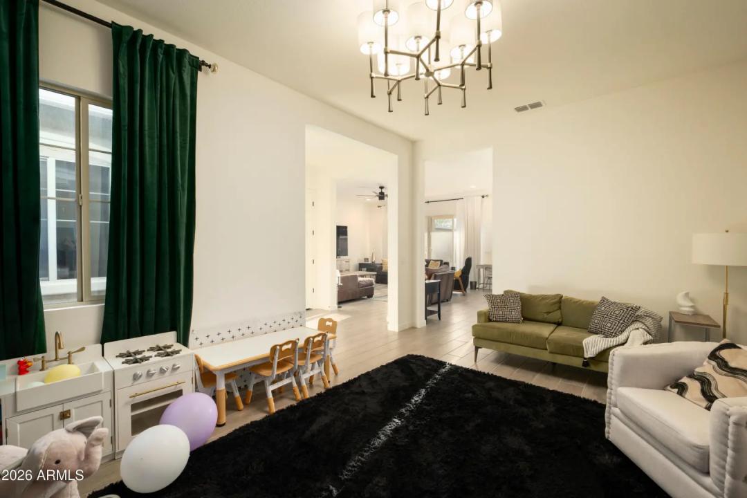 Real Estate Picture 16