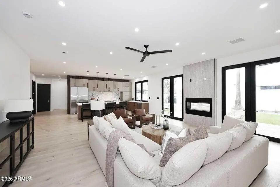 Real Estate Picture 5