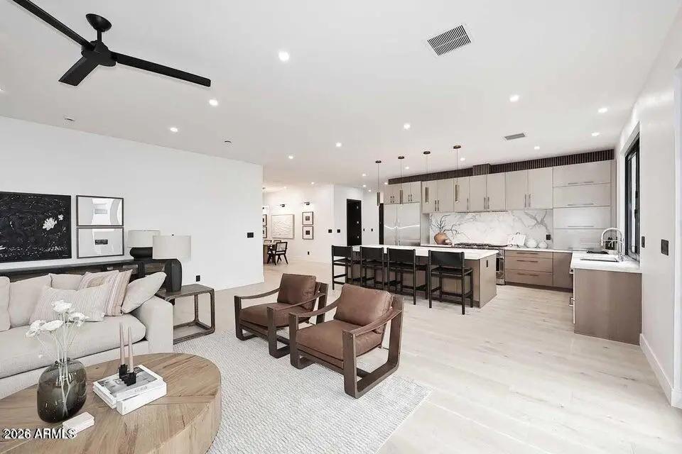 Real Estate Picture 7