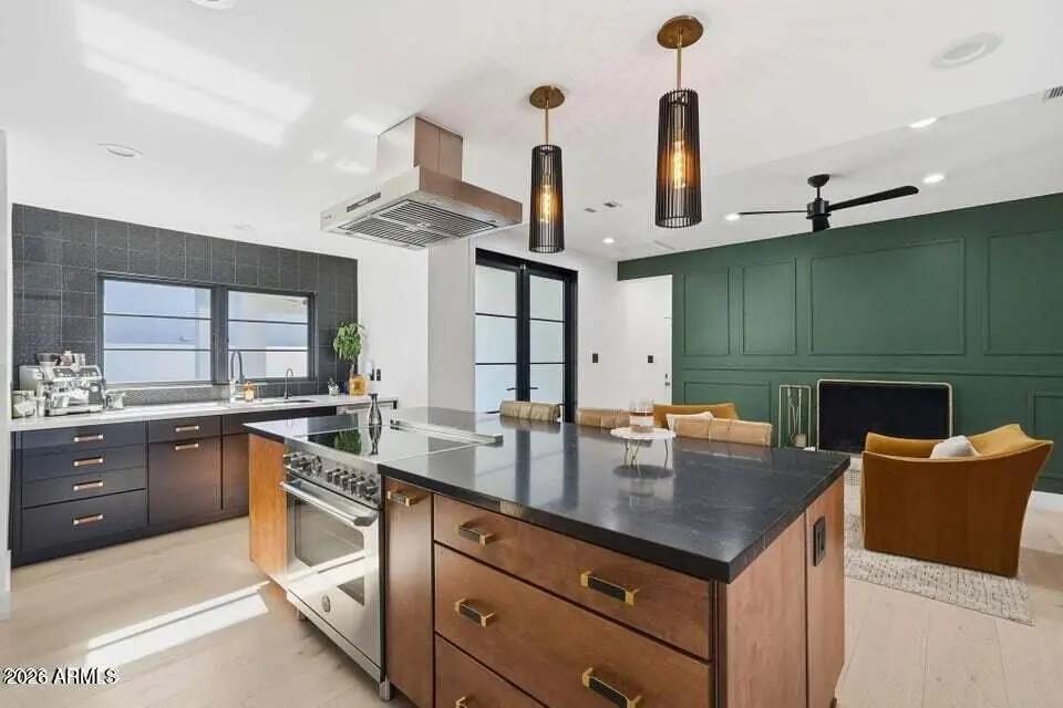Real Estate Picture 3