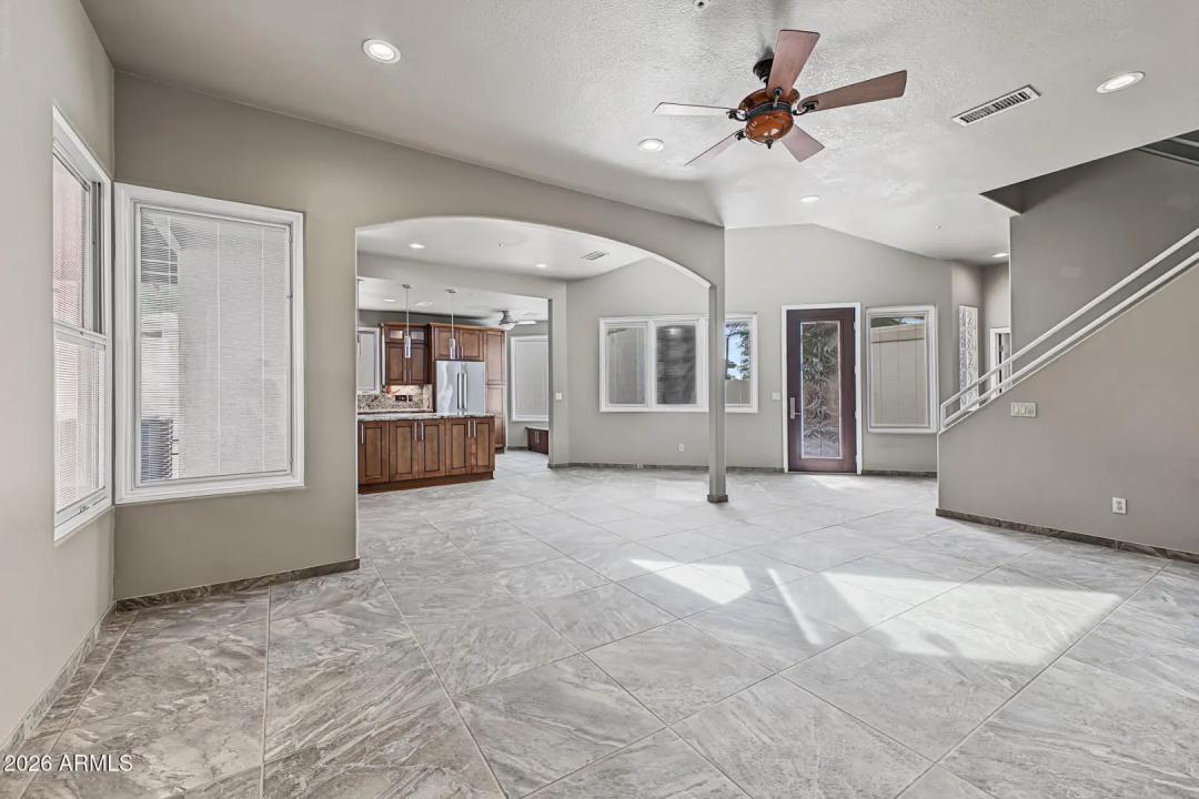 Real Estate Picture 4