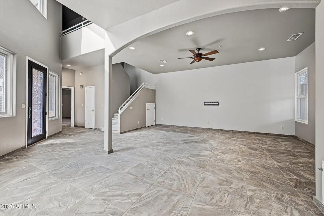 Real Estate Picture 6