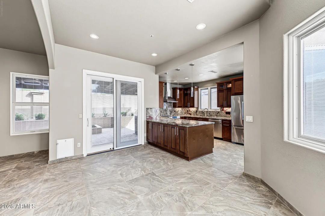 Real Estate Picture 7
