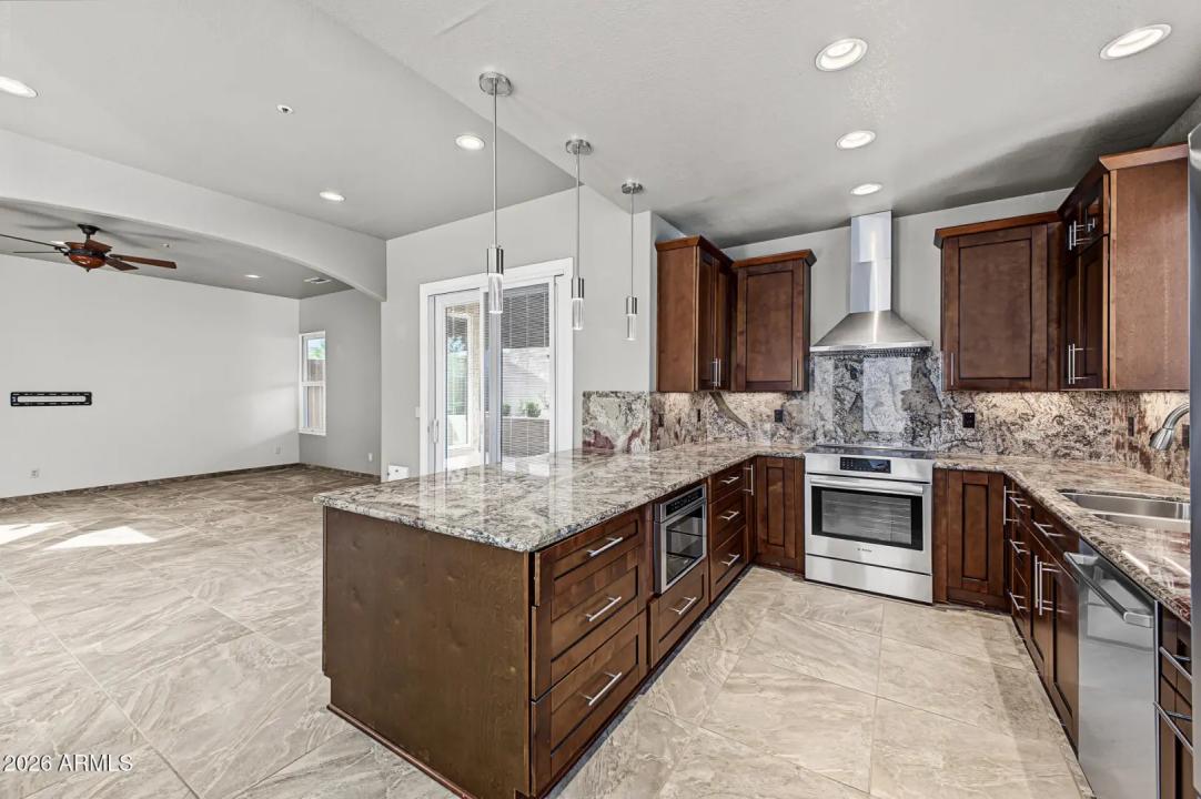 Real Estate Picture 13