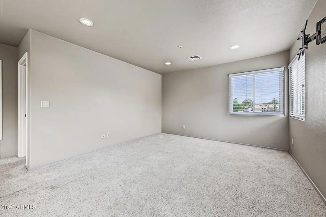 Real Estate Picture 22