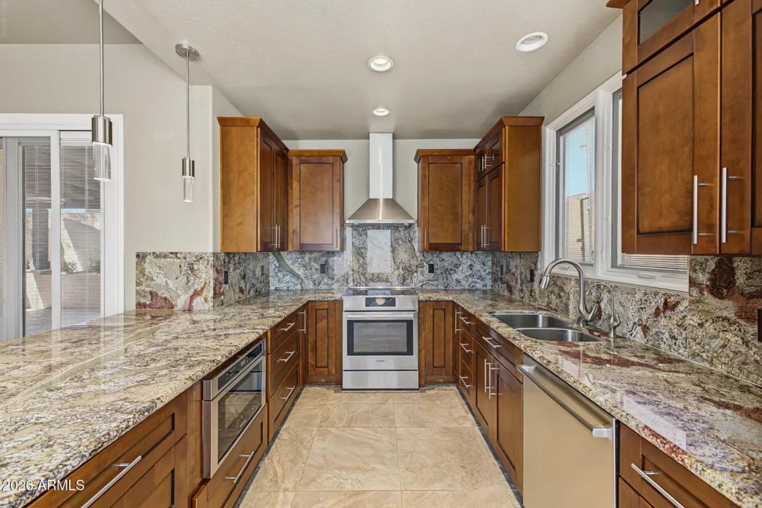 Real Estate Picture 10