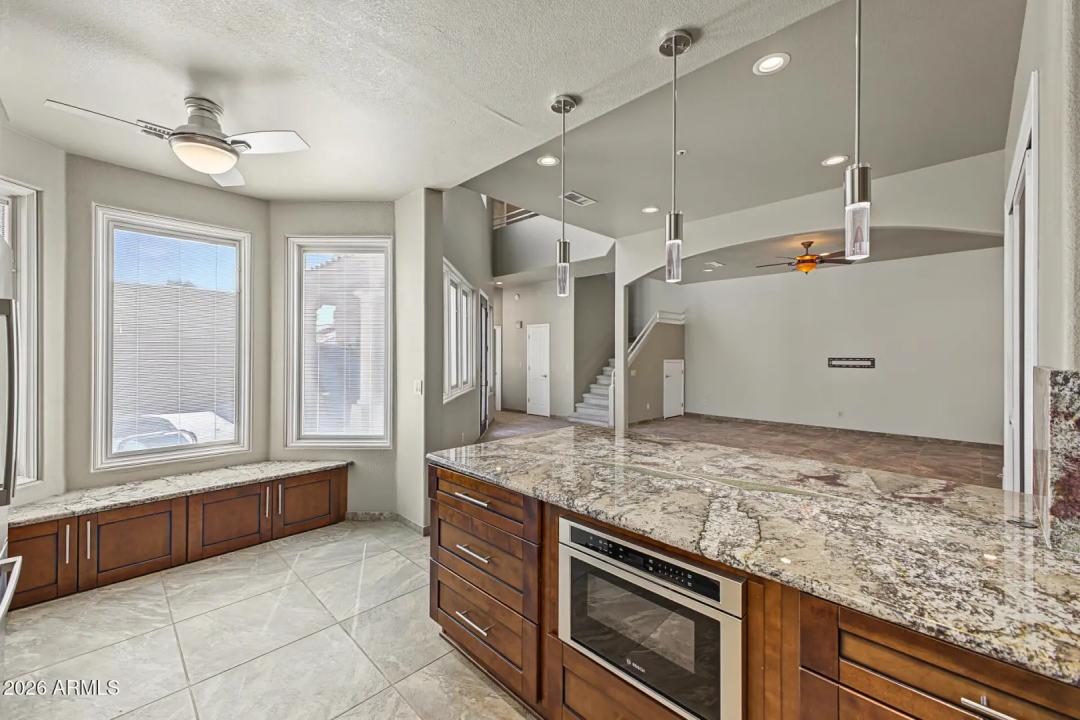 Real Estate Picture 12