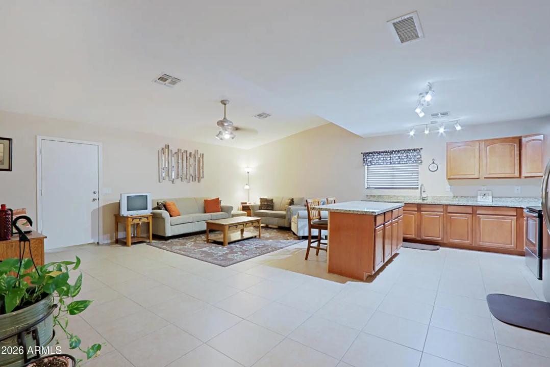 Real Estate Picture 3