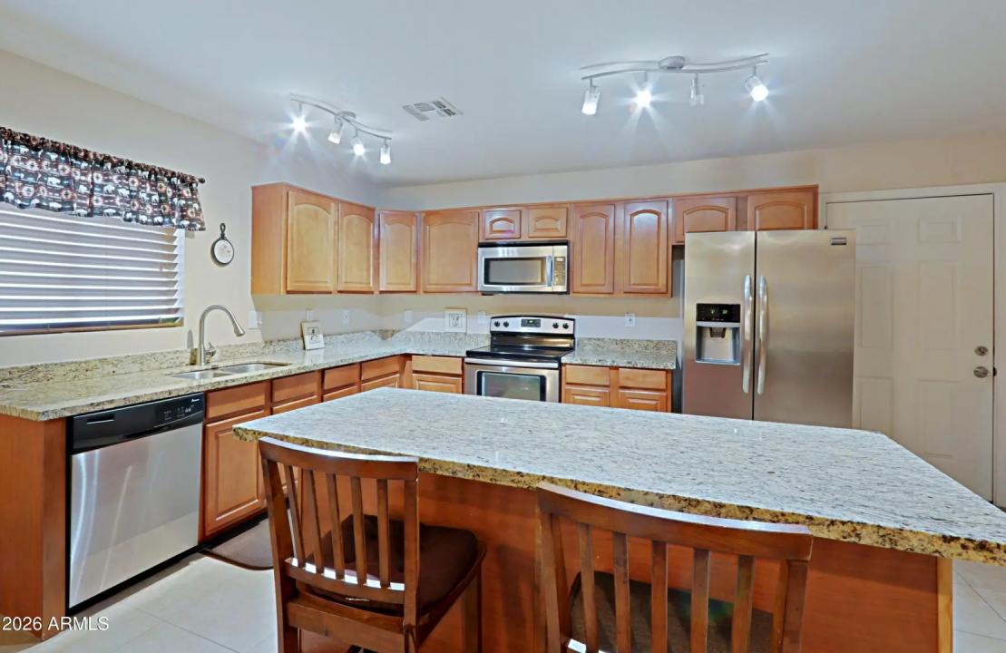 3721 W CALAVAR Road Phoenix AZ 85053