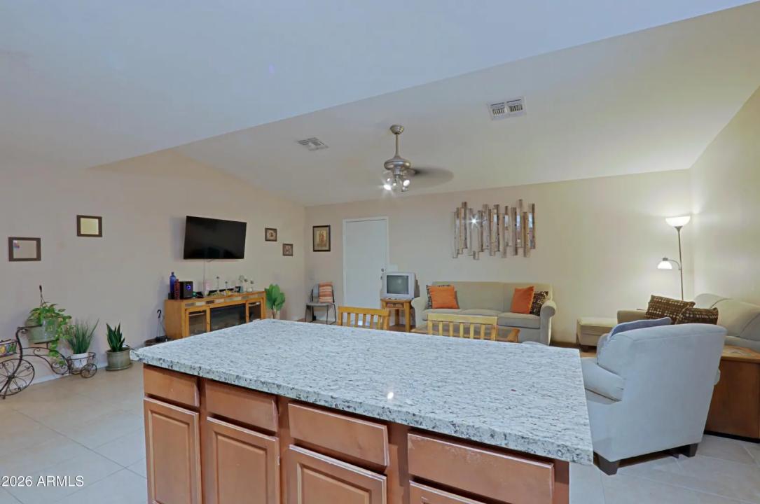 Real Estate Picture 4
