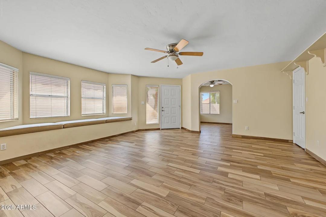 Real Estate Picture 4