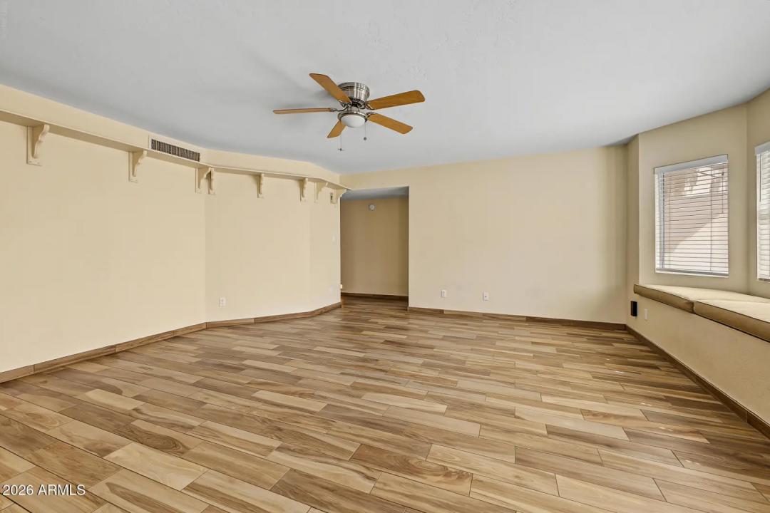 Real Estate Picture 5