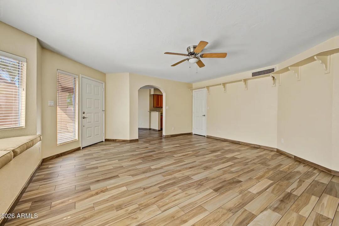Real Estate Picture 7