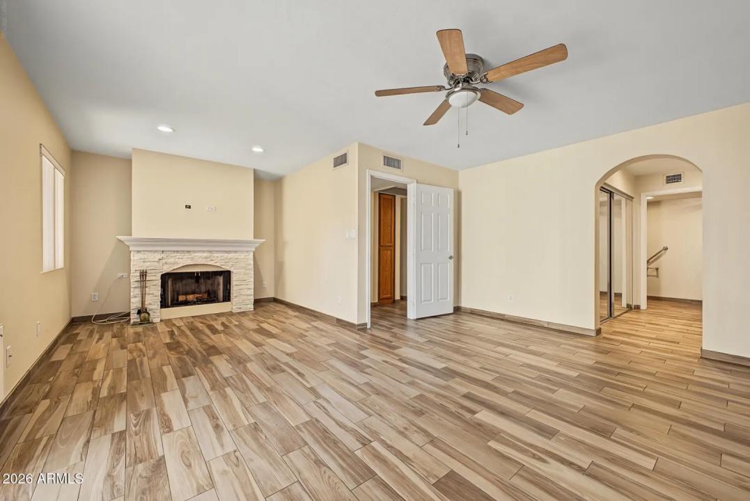 Real Estate Picture 15