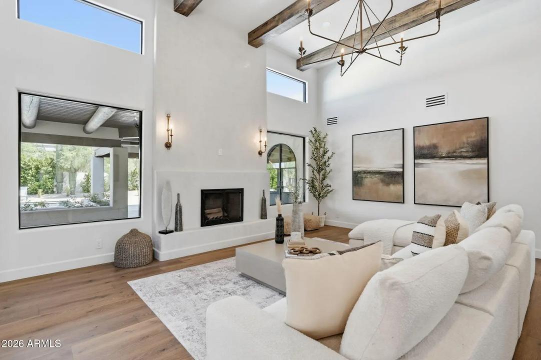 Real Estate Picture 11
