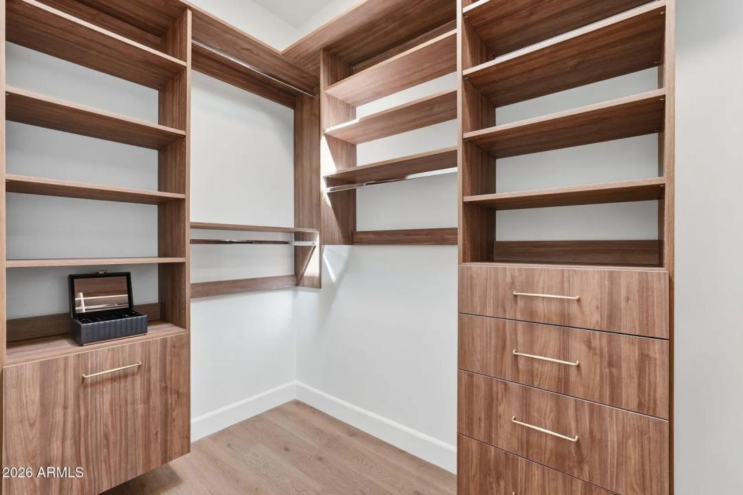 Real Estate Picture 42