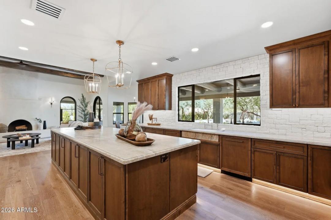 Real Estate Picture 18