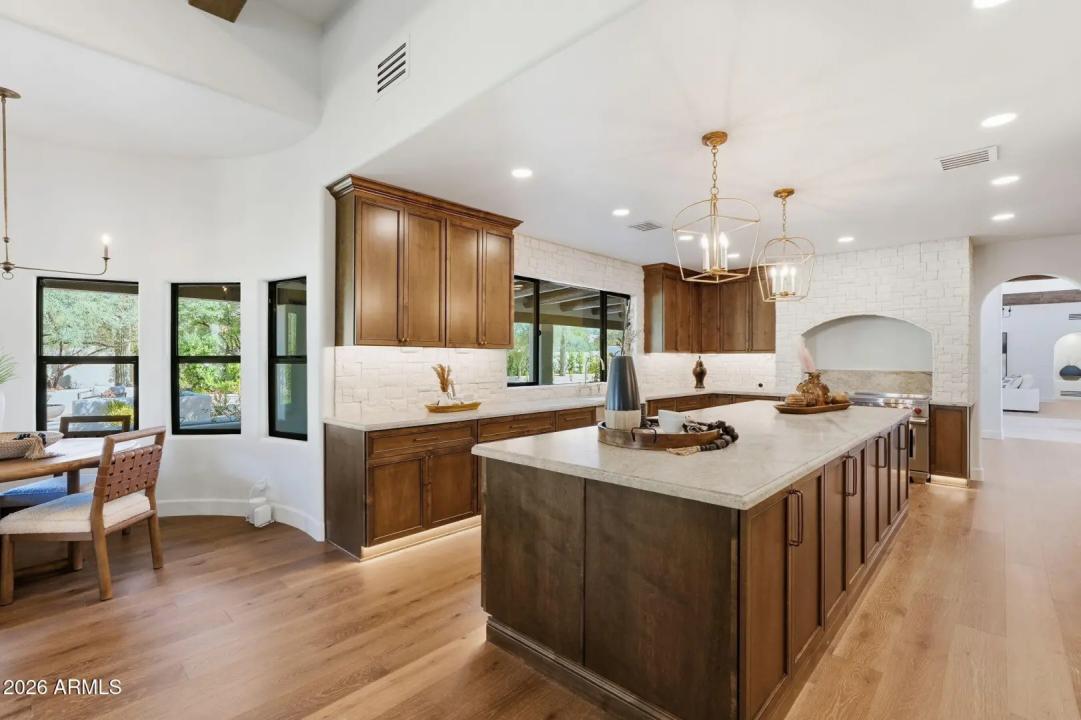 Real Estate Picture 17