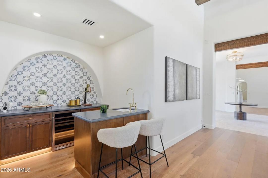 Real Estate Picture 14