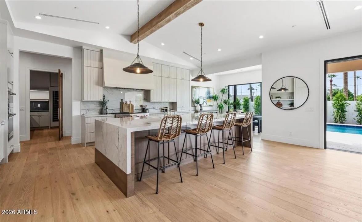 Real Estate Picture 11