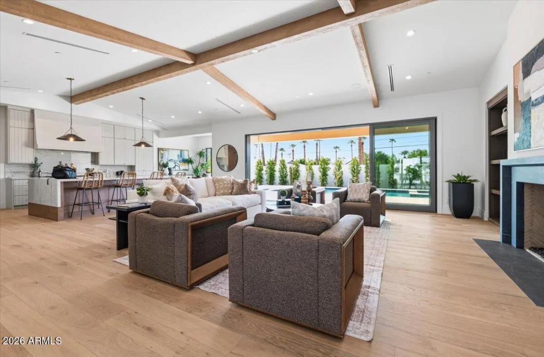 Real Estate Picture 4