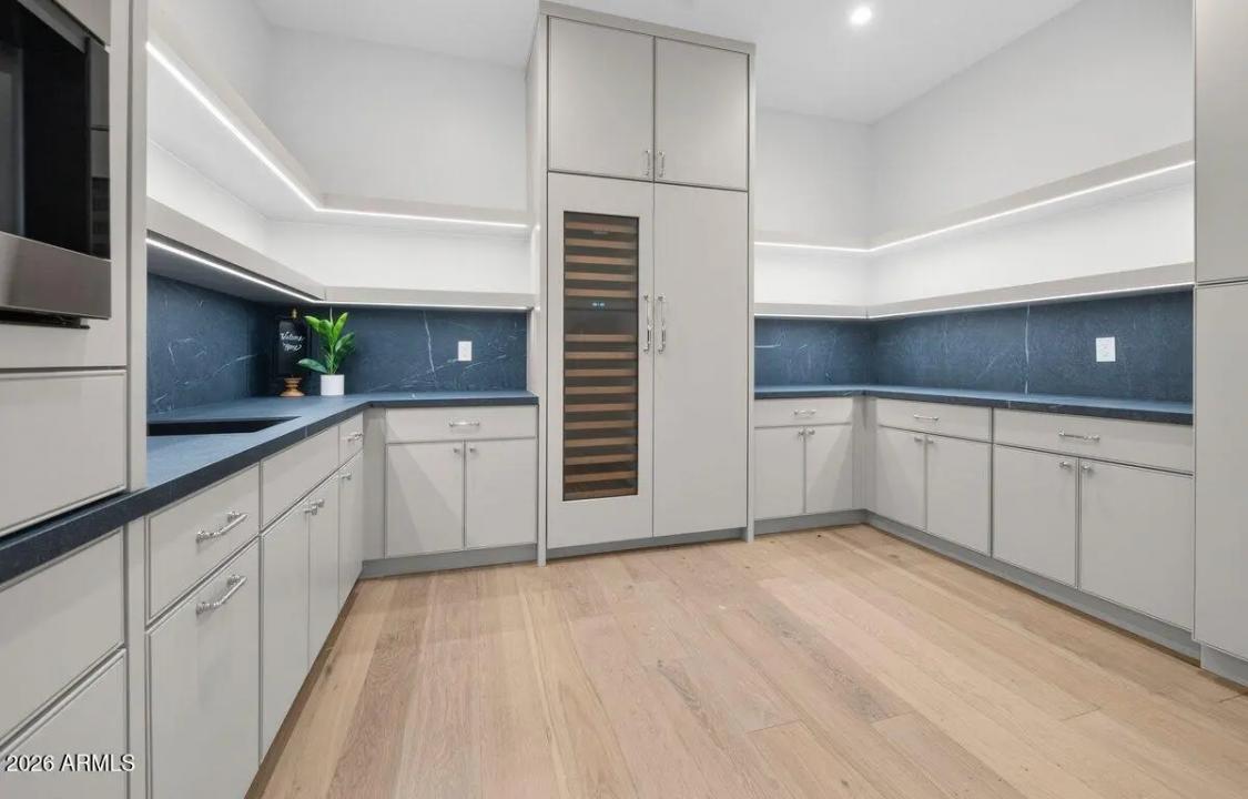Real Estate Picture 14
