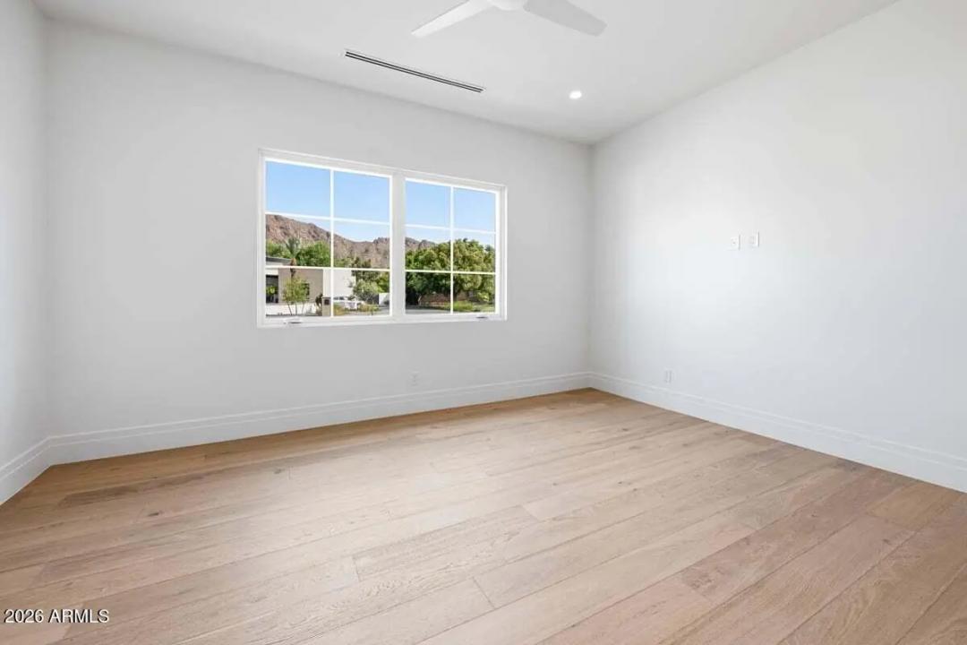 Real Estate Picture 26