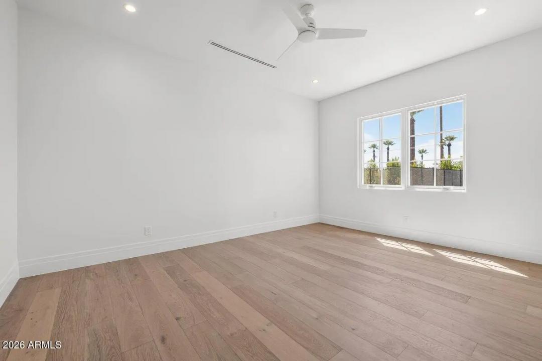 Real Estate Picture 24