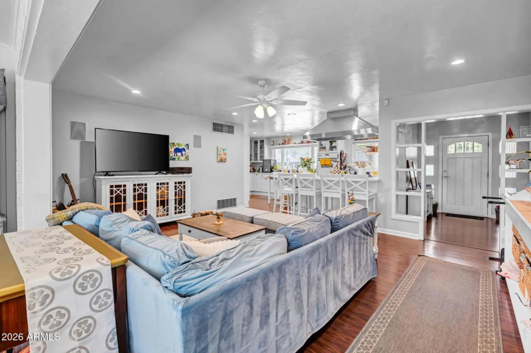 Real Estate Picture 4