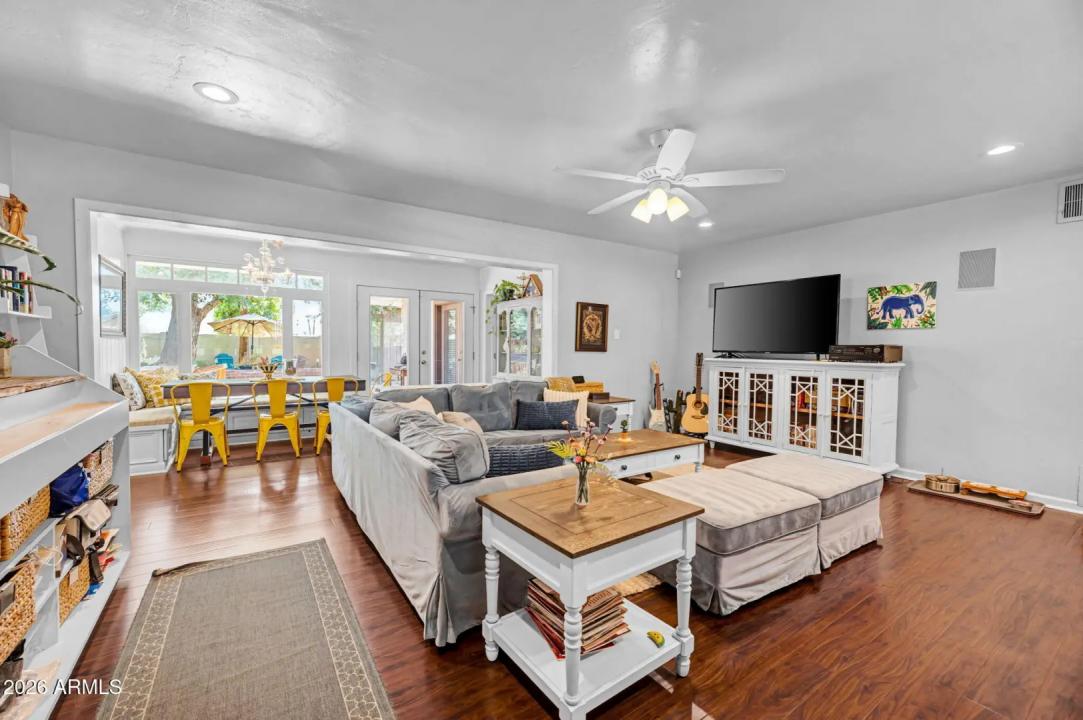 Real Estate Picture 5